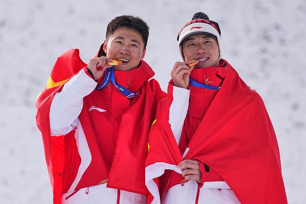 开云-体坛联播|中国队今日再冲两金,短道速滑追平历届最差成绩